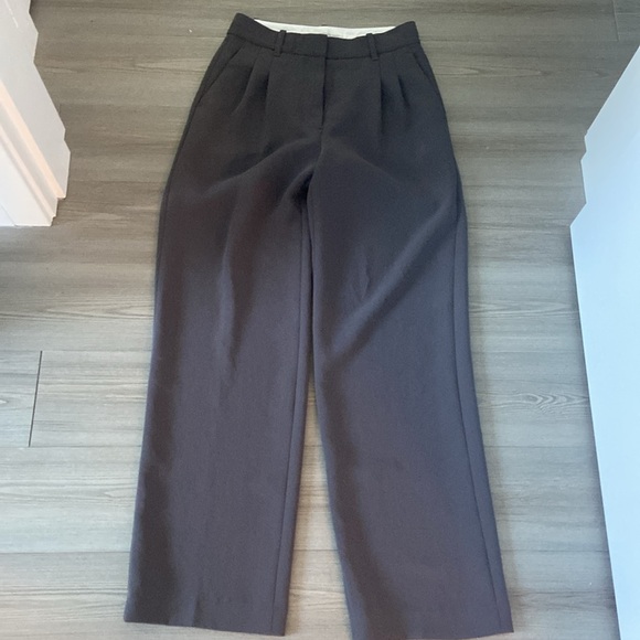 The effortlesss pant in gray - Picture 4 of 5